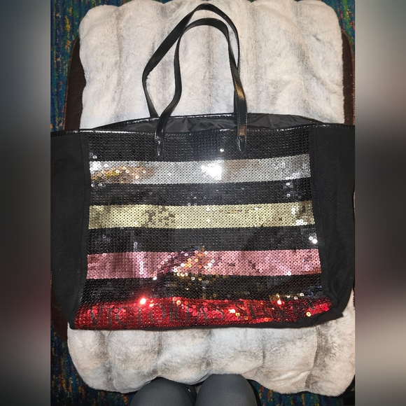 Victoria secret bag with sequins.‎ Like new. - Picture 1 of 4
